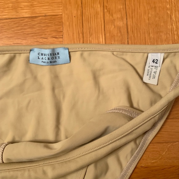 Bikini - Picture 2 of 2